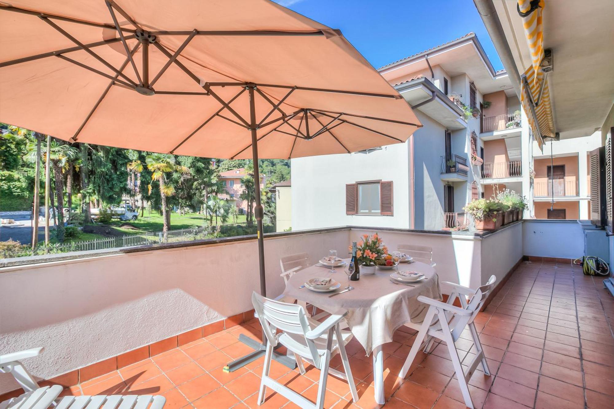Appartamento Gaya Stresa Center - Happy Rentals Екстериор снимка